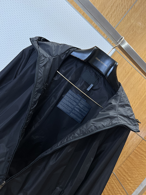 プラダ 布製パッチ付き三角形ロゴ入りフード付きジャケット