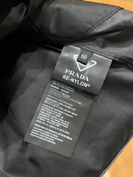 プラダブランドコピー メタルトライアングルロゴ入りラペルジャケット