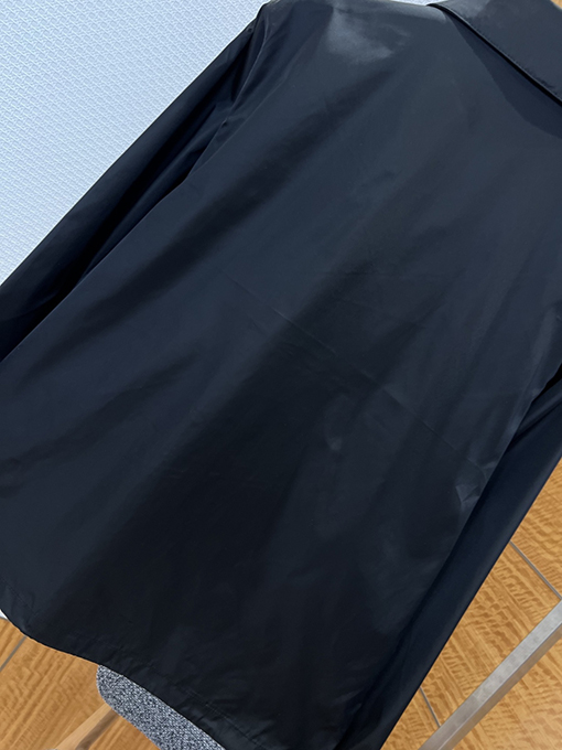 プラダブランドコピー メタルトライアングルロゴ入りラペルジャケット