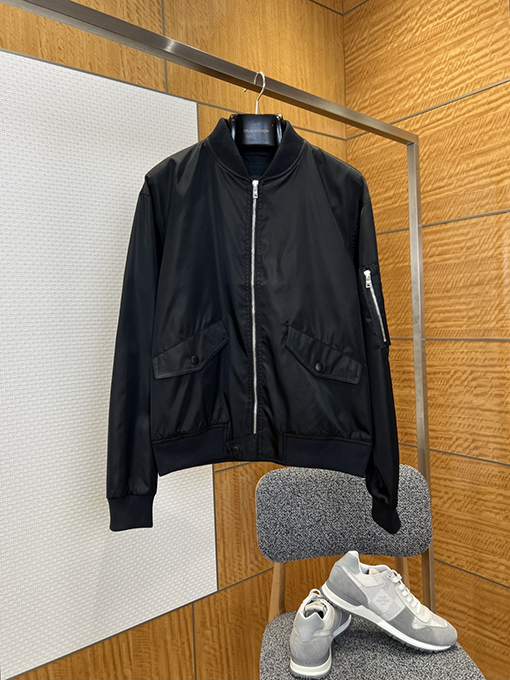 プラダ 袖ポケット付きトライアングルロゴ入りベースボールカラージャケット