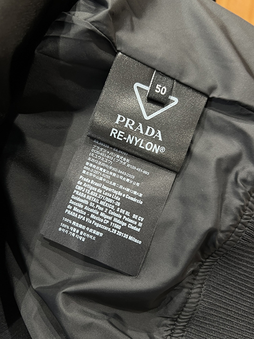 プラダ 袖ポケット付きトライアングルロゴ入りベースボールカラージャケット