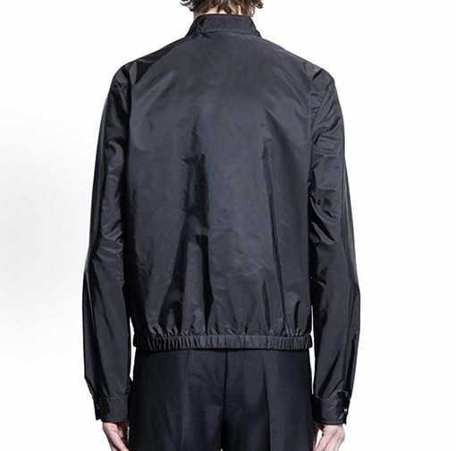 プラダブランドスーパーコピー エナメルの三角形ロゴ入りスタンドカラーワークジャケット