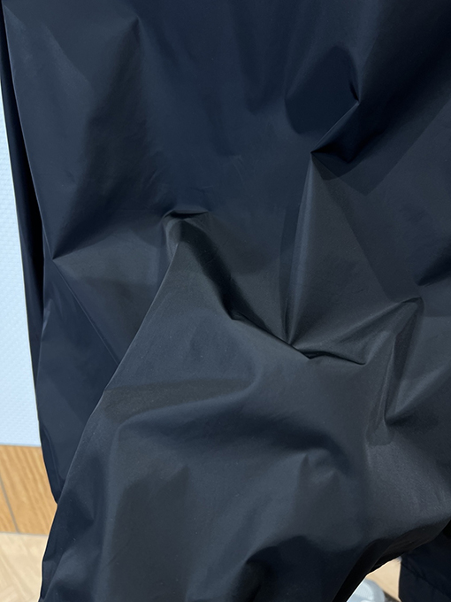 プラダブランドスーパーコピー エナメルの三角形ロゴ入りスタンドカラーワークジャケット