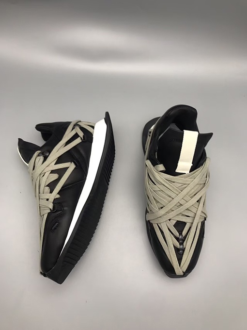 リックオウエンス クラシックでスタイリッシュなスニーカー