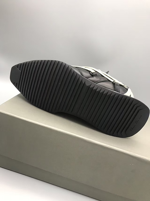 リックオウエンス クラシックでスタイリッシュなスニーカー