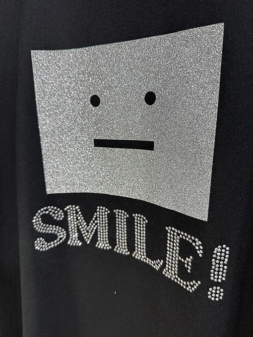 アクネストゥディオズスーパーコピー Acne Studios シルバーのエンボスラインストーン付き半袖Tシャツ