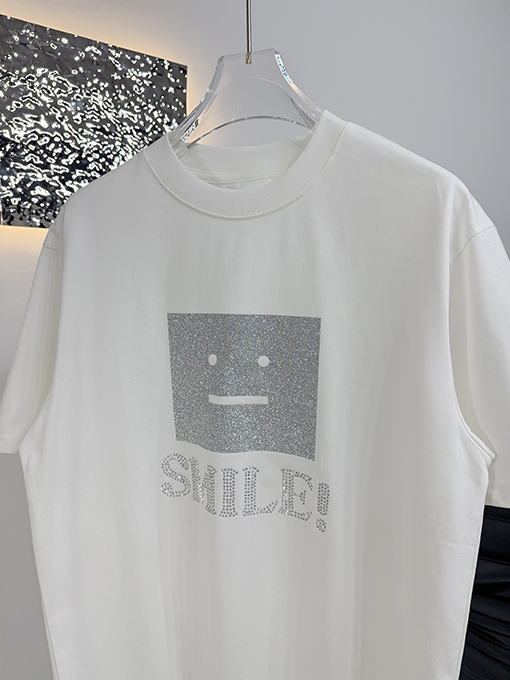 アクネストゥディオズスーパーコピー Acne Studios シルバーのエンボスラインストーン付き半袖Tシャツ