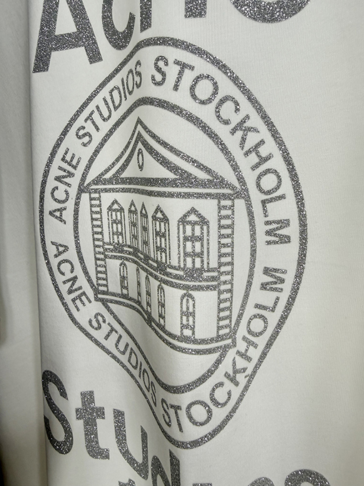 アクネストゥディオズブランドコピー Acne Studios おしゃれなシルバーグリッターエンボスの半袖Tシャツ