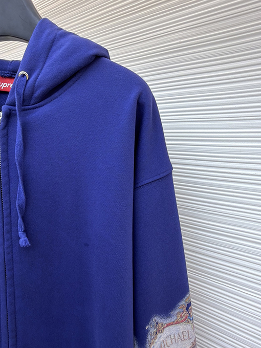 シュプリームスーパーコピー 袖に目のプリント入りコラボレーションデザインのフード付きジップアップスウェットシャツ