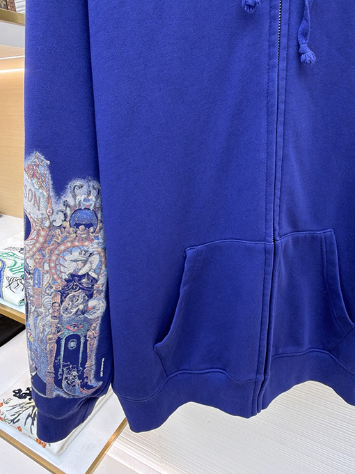 シュプリームスーパーコピー 袖に目のプリント入りコラボレーションデザインのフード付きジップアップスウェットシャツ