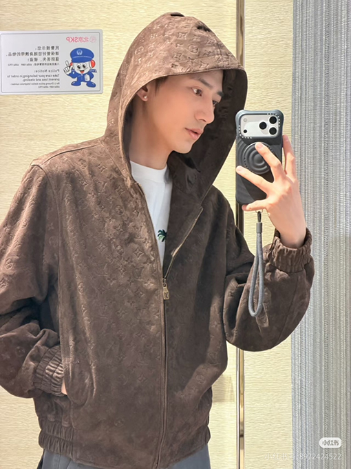 ルイヴィトン 全面プリントのフード付きジャケット