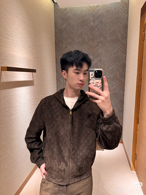 ルイヴィトン 全面プリントのフード付きジャケット