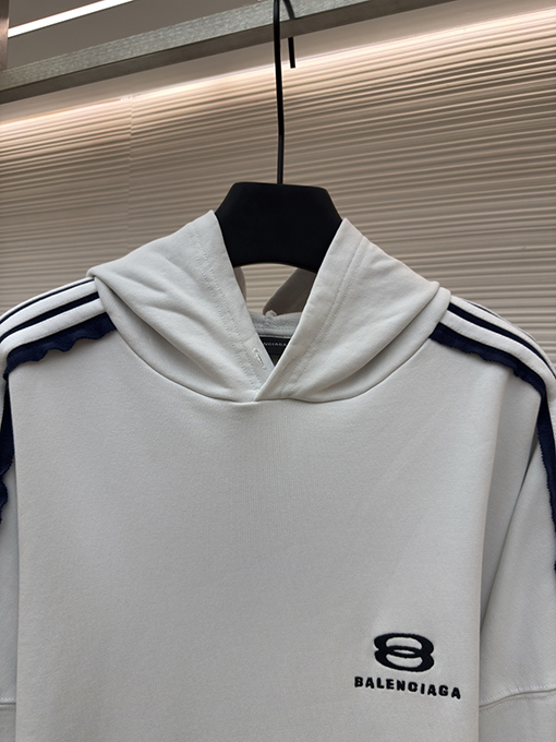 バレンシアガスーパーコピー Balenciaga 肩付きフード付きスウェットシャツ