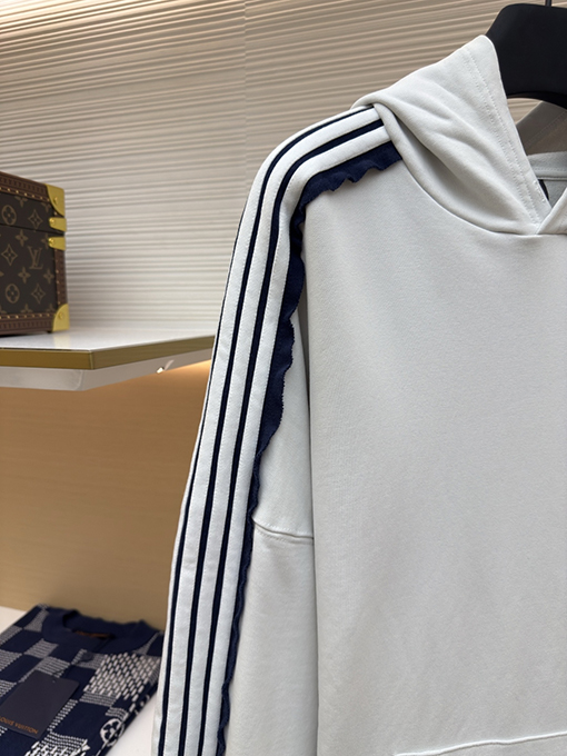 バレンシアガスーパーコピー Balenciaga 肩付きフード付きスウェットシャツ