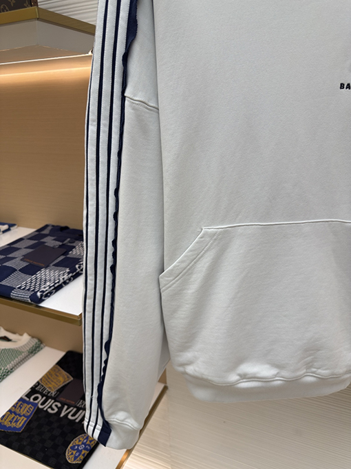 バレンシアガスーパーコピー Balenciaga 肩付きフード付きスウェットシャツ