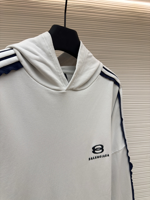 バレンシアガスーパーコピー Balenciaga 肩付きフード付きスウェットシャツ