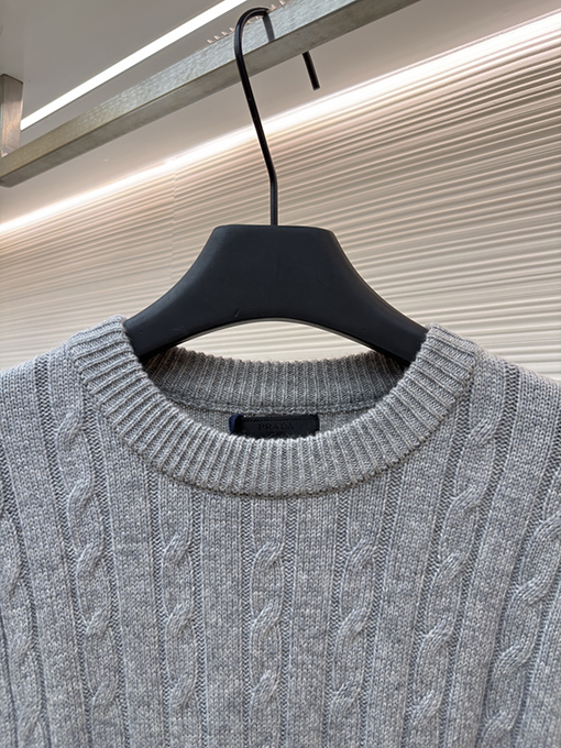 プラダ ケーブルニットセーター