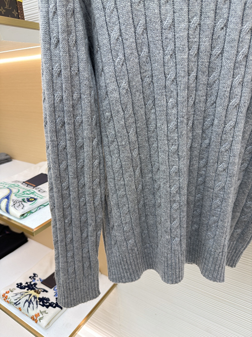 プラダ ケーブルニットセーター