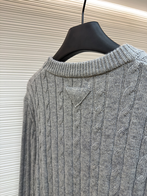 プラダ ケーブルニットセーター