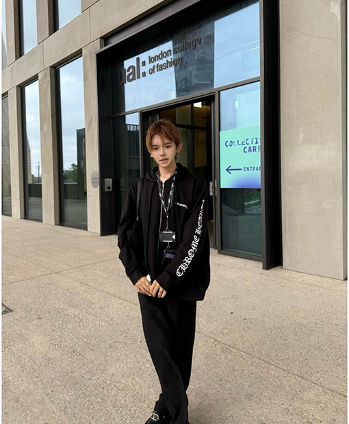 クロムハーツブランドスーパーコピー クラシックなスクロールプリントのジップアップスウェットシャツ