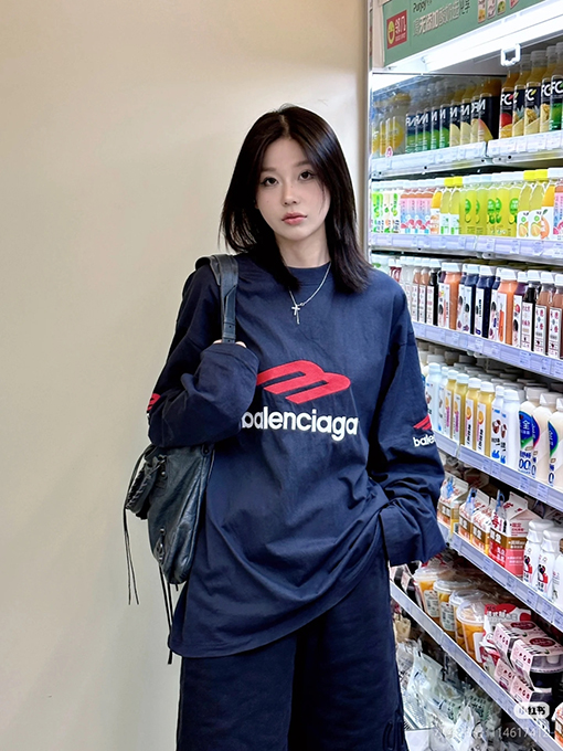 バレンシアガコピー Balenciaga 文字刺繍りクルーネック長袖シャツ