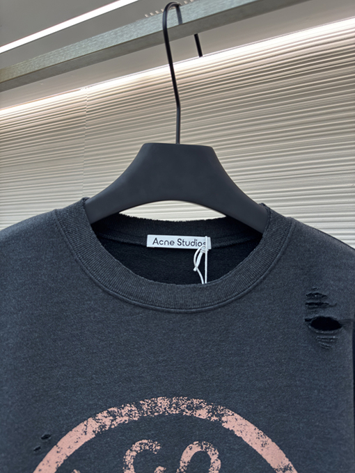 アクネストゥディオズ Acne Studios ダメージのロゴ入りスウェットシャツ