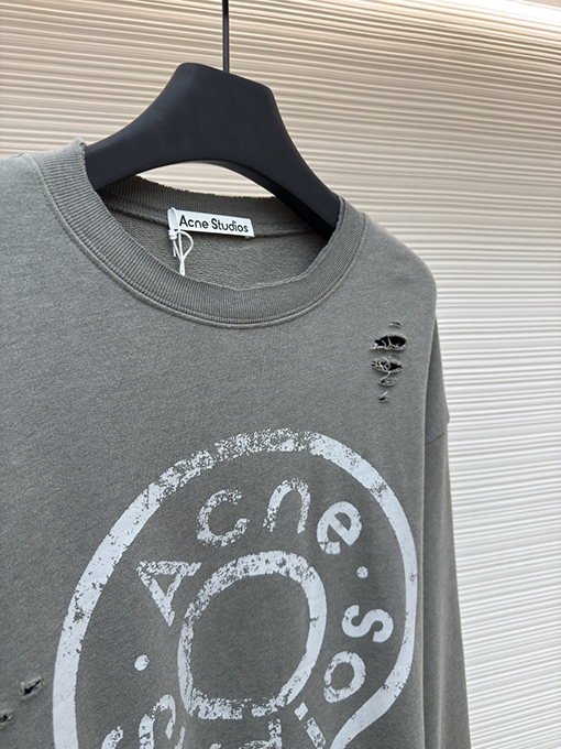 アクネストゥディオズ Acne Studios ダメージのロゴ入りスウェットシャツ