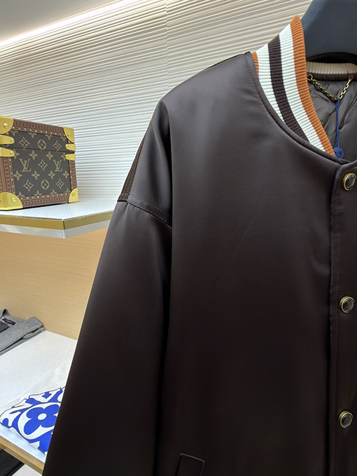 ルイヴィトン L.V.M SINCE 1854 装飾の付きフライトジャケット