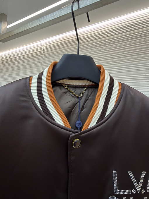 ルイヴィトン L.V.M SINCE 1854 装飾の付きフライトジャケット