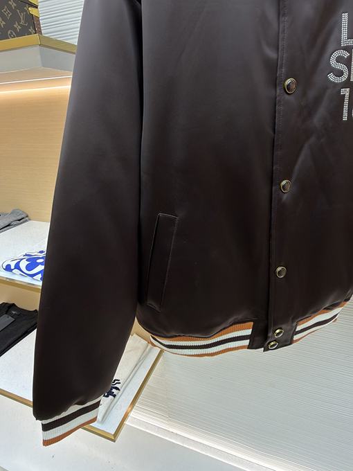 ルイヴィトン L.V.M SINCE 1854 装飾の付きフライトジャケット