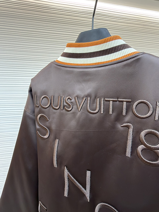 ルイヴィトン L.V.M SINCE 1854 装飾の付きフライトジャケット