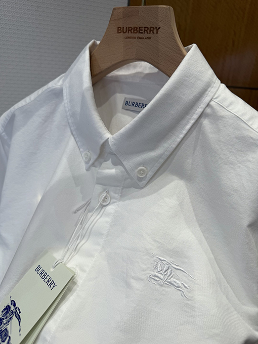 バーバリー 騎士の刺繍り長袖襟付きシャツ