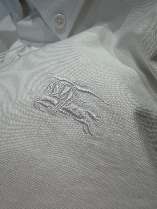 バーバリー 騎士の刺繍り長袖襟付きシャツ