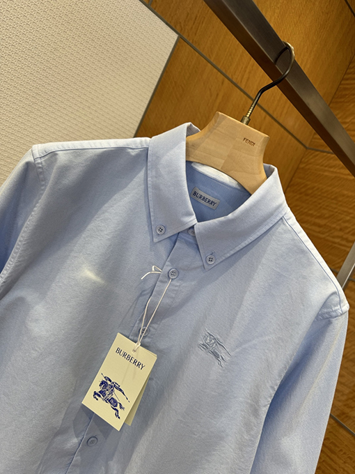 バーバリー 騎士の刺繍り長袖襟付きシャツ