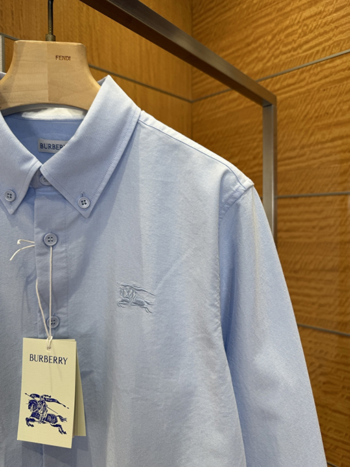 バーバリー 騎士の刺繍り長袖襟付きシャツ