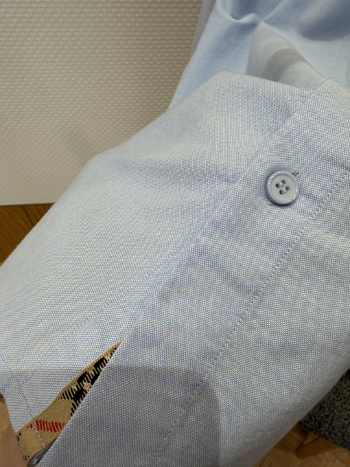バーバリー 騎士の刺繍り長袖襟付きシャツ