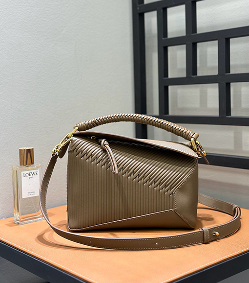 ロエベブランドコピー Puzzle 手織レディースりのバッグ