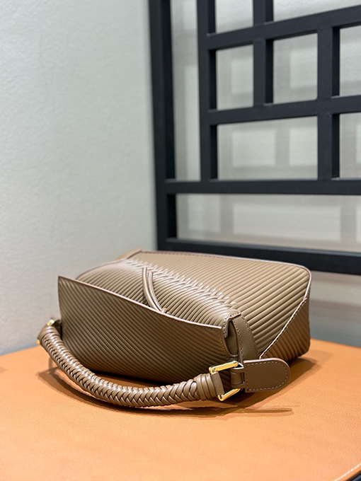 ロエベブランドコピー Puzzle 手織レディースりのバッグ