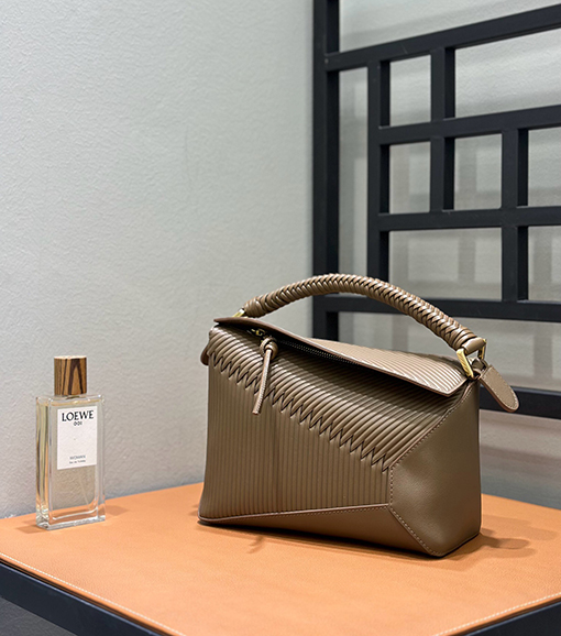 ロエベブランドコピー Puzzle 手織レディースりのバッグ