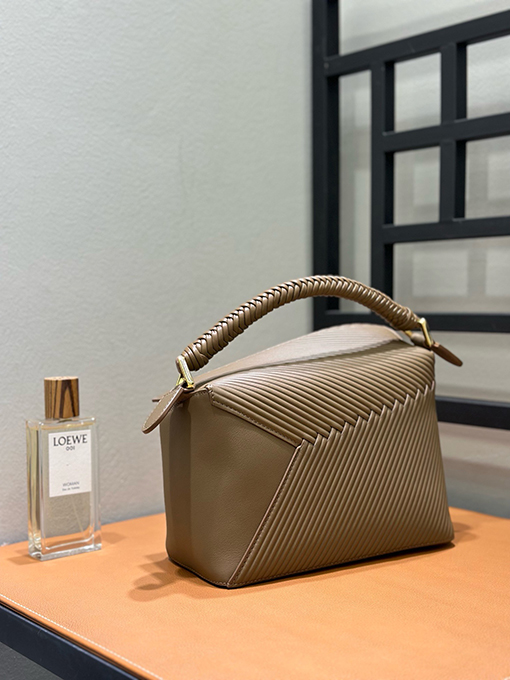 ロエベブランドコピー Puzzle 手織レディースりのバッグ