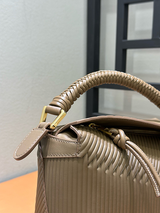 ロエベブランドコピー Puzzle 手織レディースりのバッグ