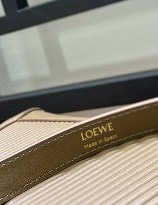 ロエベブランドコピー Puzzle 手織レディースりのバッグ