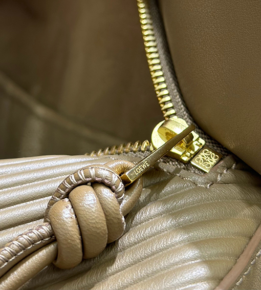 ロエベブランドコピー Puzzle 手織レディースりのバッグ