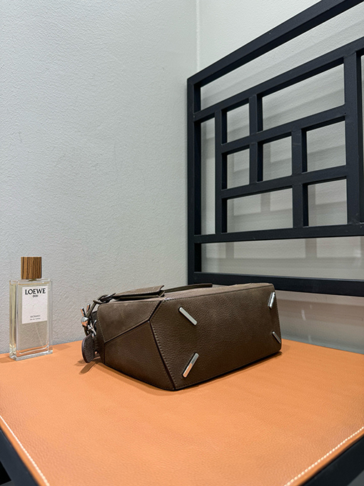 ロエベブランドスーパーコピー Puzzle レディースヌバックレザーバージョンのバッグ