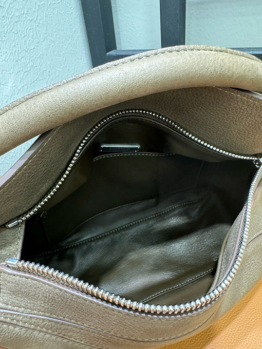 ロエベブランドスーパーコピー Puzzle レディースヌバックレザーバージョンのバッグ