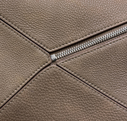 ロエベブランドスーパーコピー Puzzle レディースヌバックレザーバージョンのバッグ