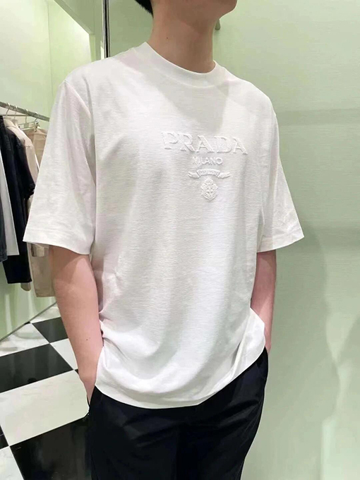 プラダコピー PRADA エンボスロゴ入りクルーネック半袖Tシャツ