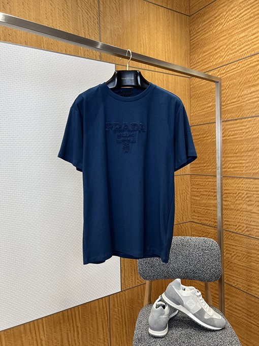 プラダコピー PRADA エンボスロゴ入りクルーネック半袖Tシャツ