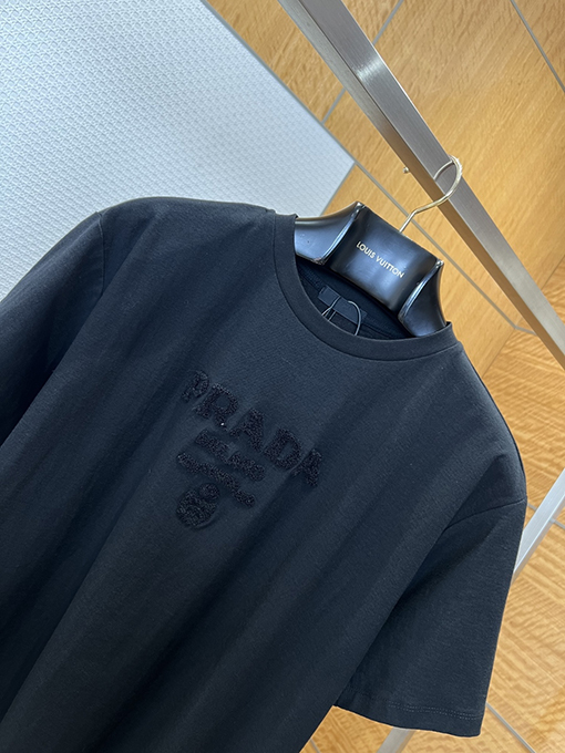 プラダコピー PRADA エンボスロゴ入りクルーネック半袖Tシャツ