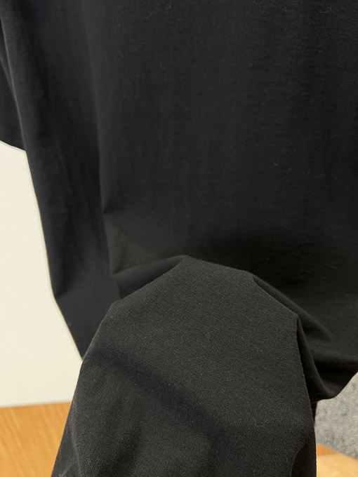 プラダコピー PRADA エンボスロゴ入りクルーネック半袖Tシャツ